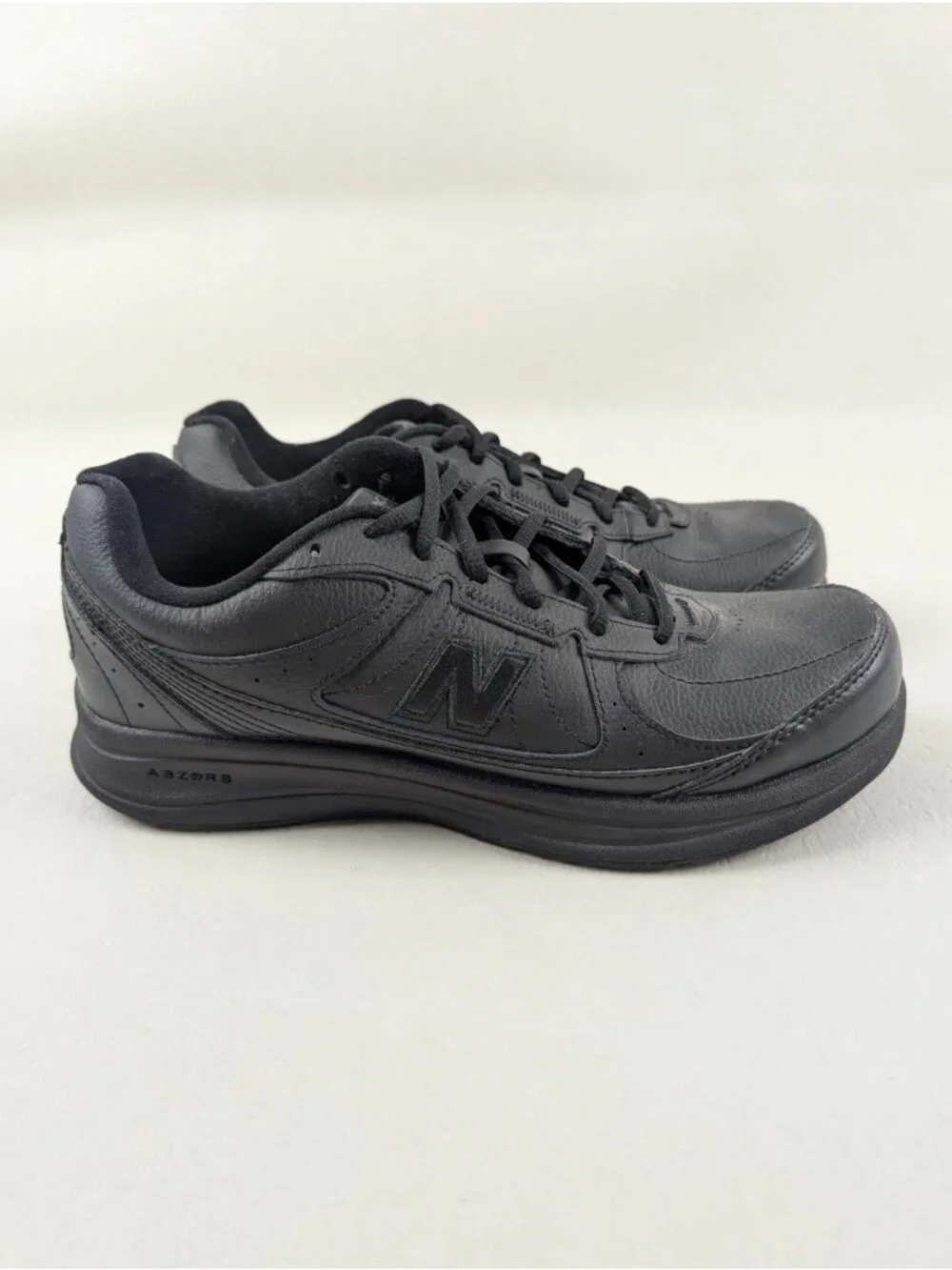 New Balance 577 Black Leather Sneaker Womens 9.5 Lace Up Walking Shoe MW577BK